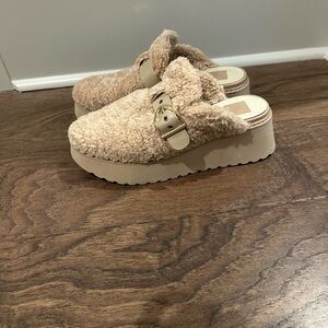 Dolce Vita Beige Fuzzy Platform Mules